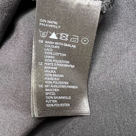 H&M Pencil Skirt Black Eyelet Lace Lined  Size 8 Straight Short Skirt, Zip Cute - Picture 4 of 5